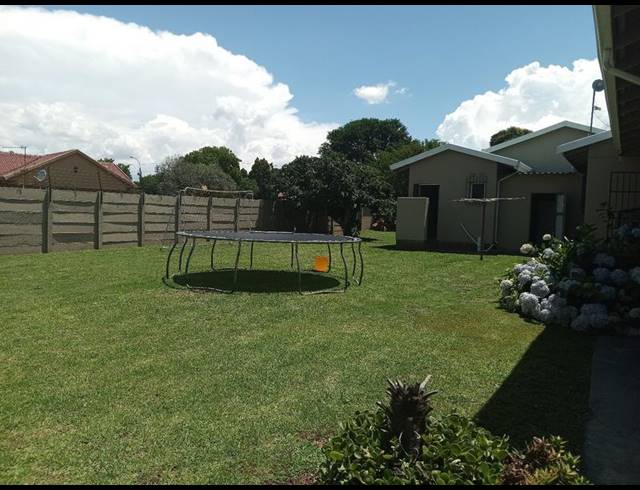 4 BEDROOM HOUSE FOR SALE IN HELIKONPARK